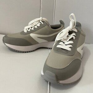 Women's Sz 7.5 Dolce Vita Bossy Gray & White Sneakers / Shoes VG Condition